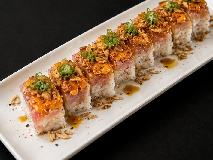 Pressed spicy torched tuna sushi with garlic chips and spicy aioli